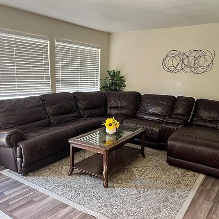 Peaceful 2Bed,1Bath Condo With Free Parking All Yours To Enjoy Fresno Eksteriør billede