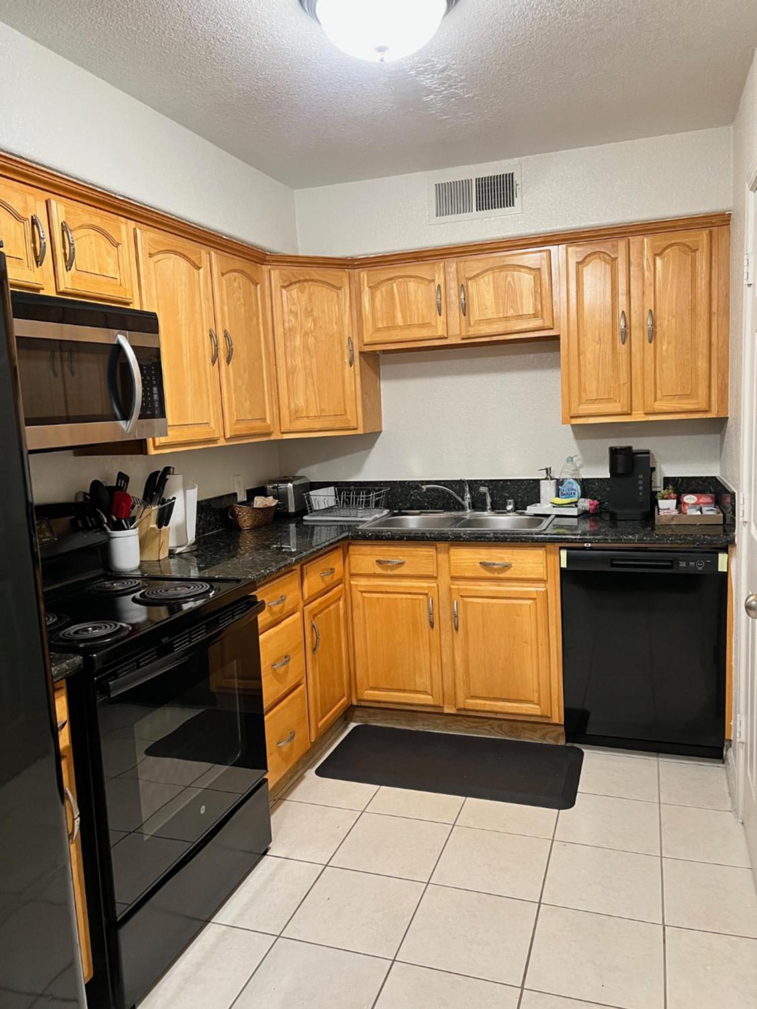 Peaceful 2Bed,1Bath Condo With Free Parking All Yours To Enjoy Fresno Eksteriør billede