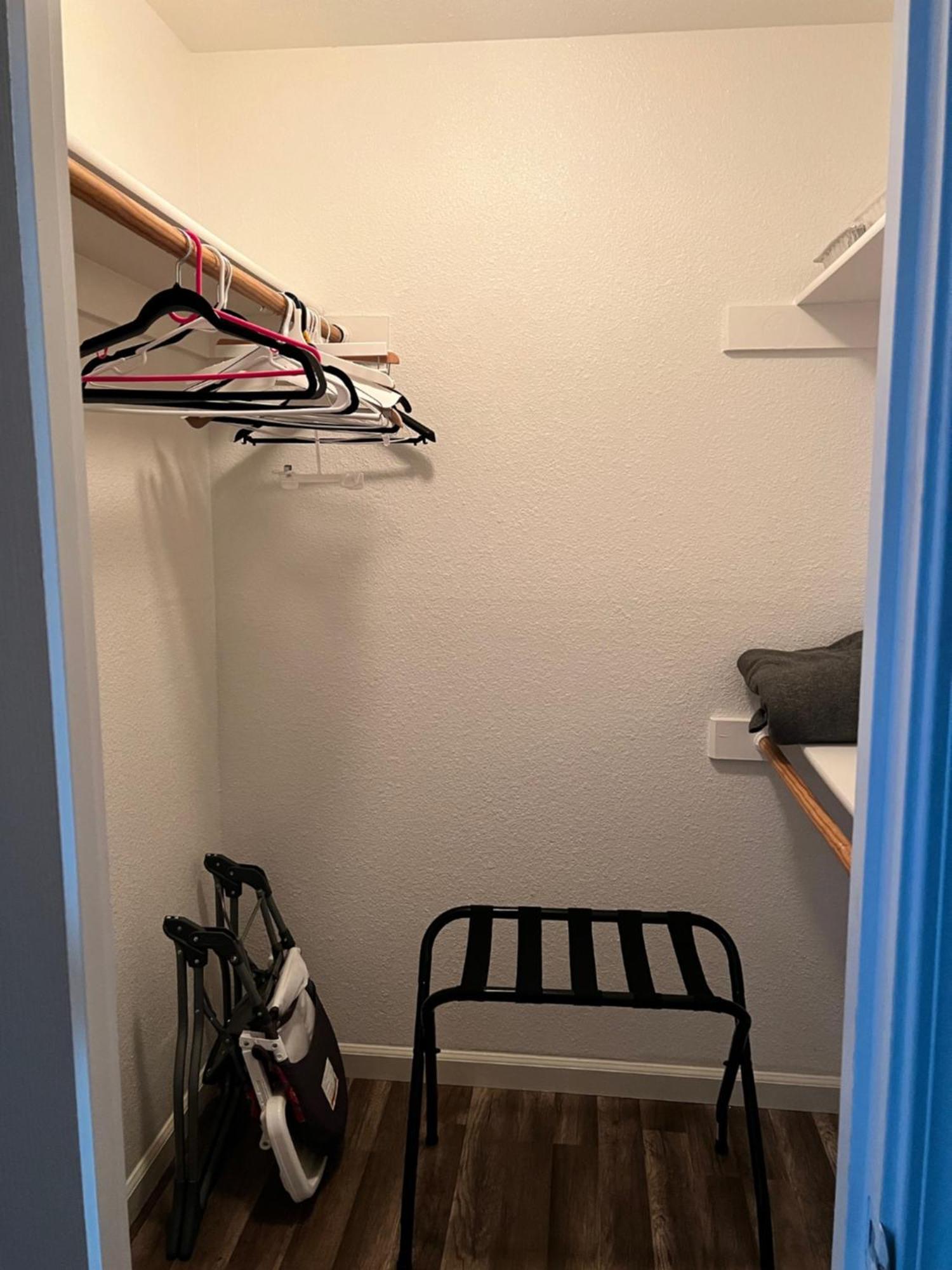 Peaceful 2Bed,1Bath Condo With Free Parking All Yours To Enjoy Fresno Eksteriør billede