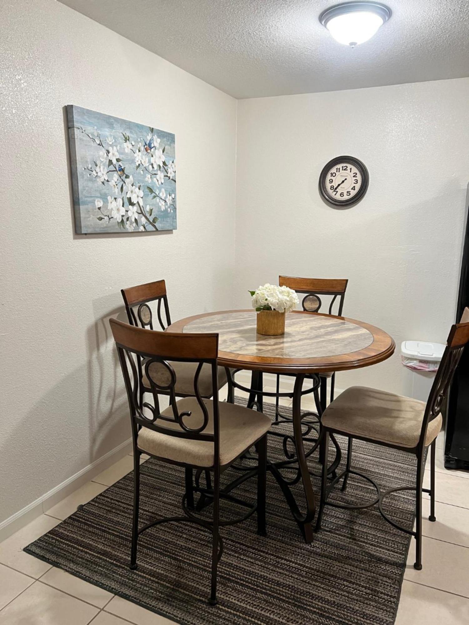 Peaceful 2Bed,1Bath Condo With Free Parking All Yours To Enjoy Fresno Eksteriør billede